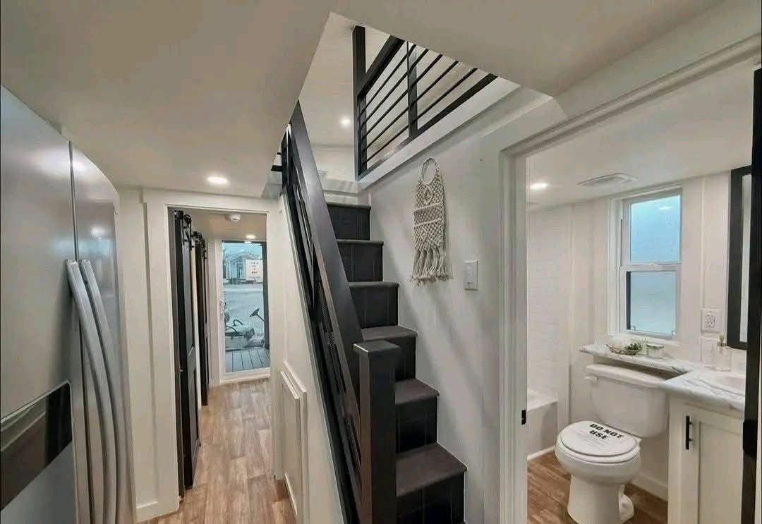 Platinum Cottages Majestic — Lakeview 1-Bed + Two Porches thumbnail 8