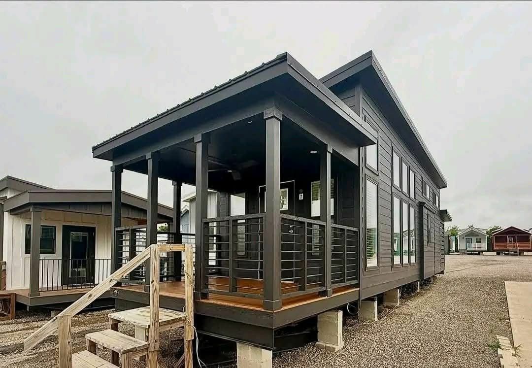 Platinum Cottages Majestic — Lakeview 1-Bed + Two Porches