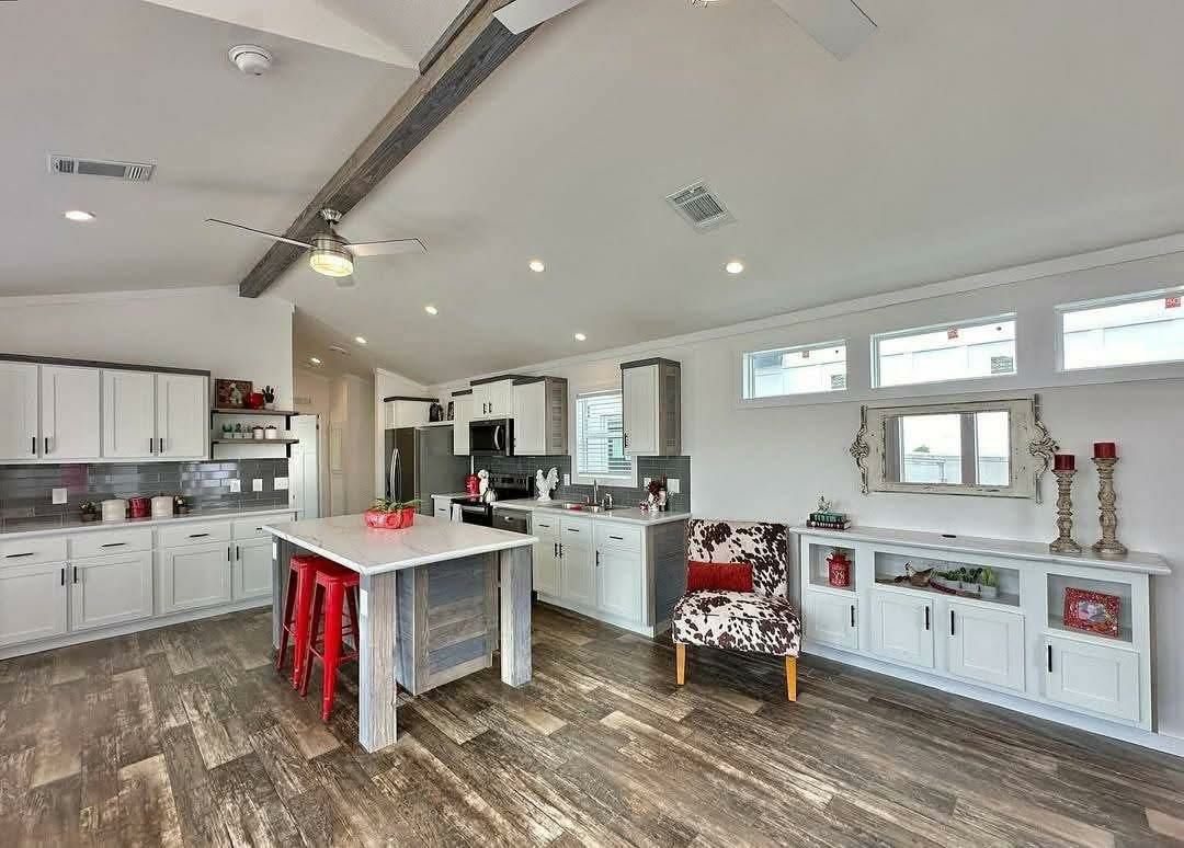 The Diamond Series Drake — 782 Sq Ft thumbnail 5