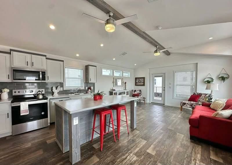 The Diamond Series Drake — 782 Sq Ft thumbnail 6