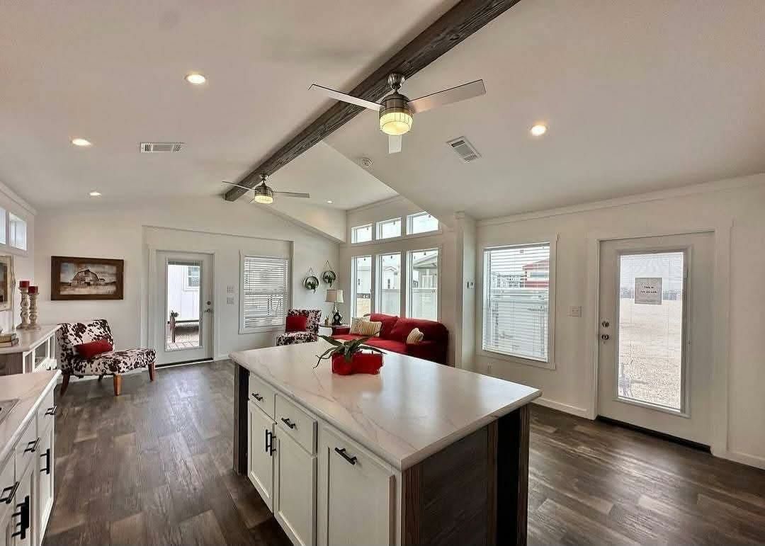 The Diamond Series Drake — 782 Sq Ft thumbnail 8